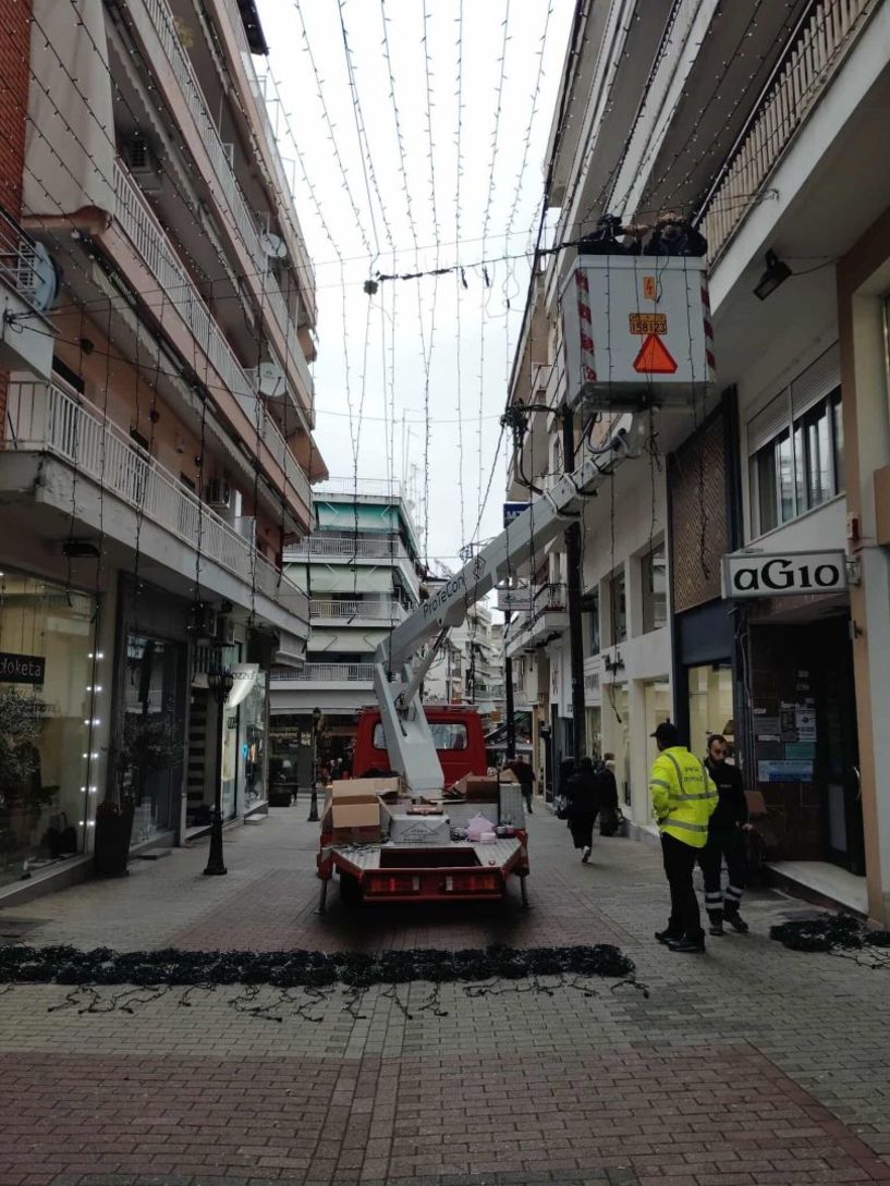 Απλώνεται ο μπλε ουρανός στον εμπορικό πεζόδρομο της Βέροιας