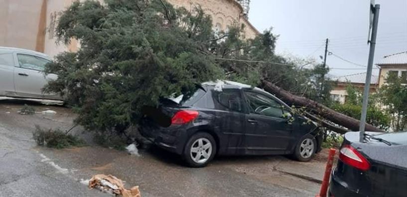 Πολλές ζημιές τη νύχτα, μέσα σε λίγες ώρες έντονης χιονόπτωσης