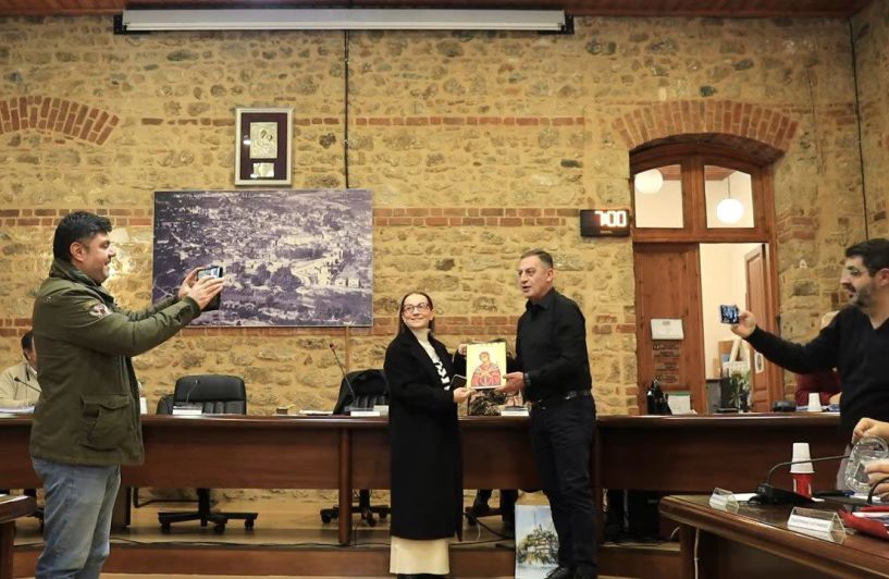 Στα τοπικά ΜΜΕ το φλουρί της πίτας και στον πρόεδρο της ΚΕΠΑ, στα πιτάκια