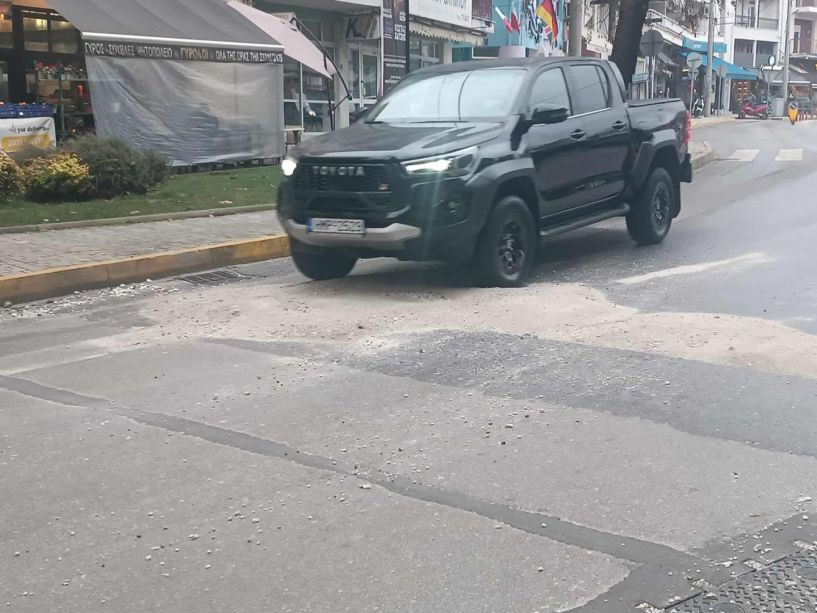 Γιατί έγινε η Μητροπόλεως πίστα enduro;;;