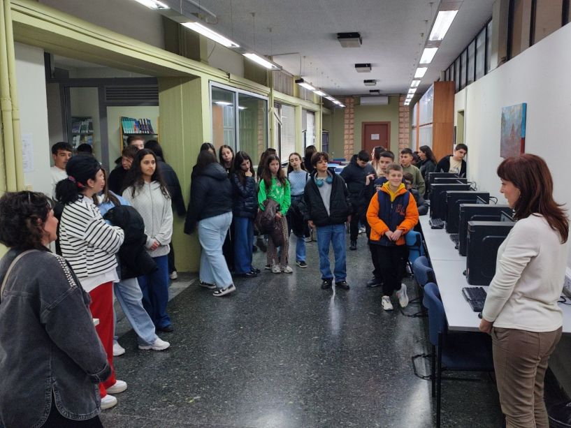6ο Γυμνάσιο Βέροιας «Διαβάζω, μαθαίνω, ανακαλύπτω θησαυρούς» σε Βιβλιοθήκες