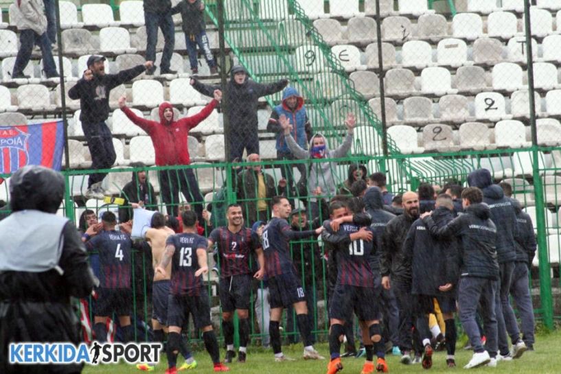 Πανηγυρίζει την επιστροφή της στην Football League η Βέροια 0-2 στον Ευόσμο. 