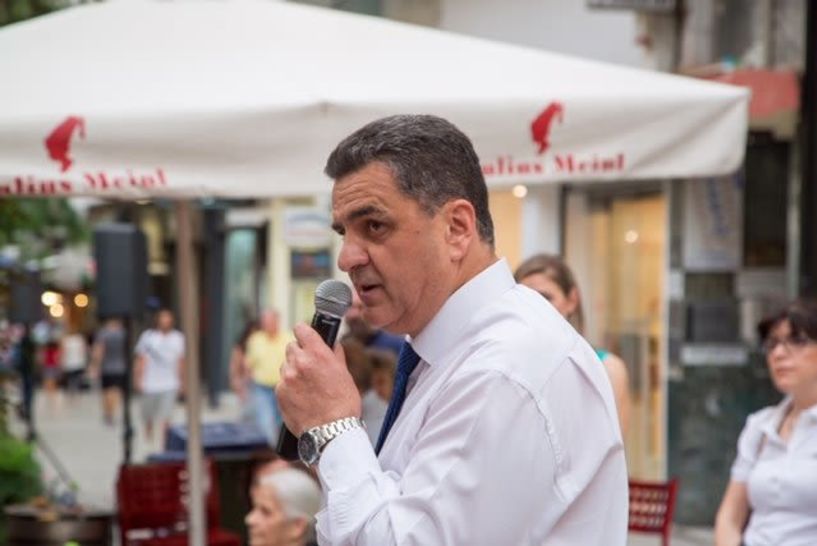 Συγκέντρωση πραγματοποίησε ο υποψήφιος βουλευτής Φώτης Κουτσουπιάς σε κεντρικό καφέ της Βέροιας