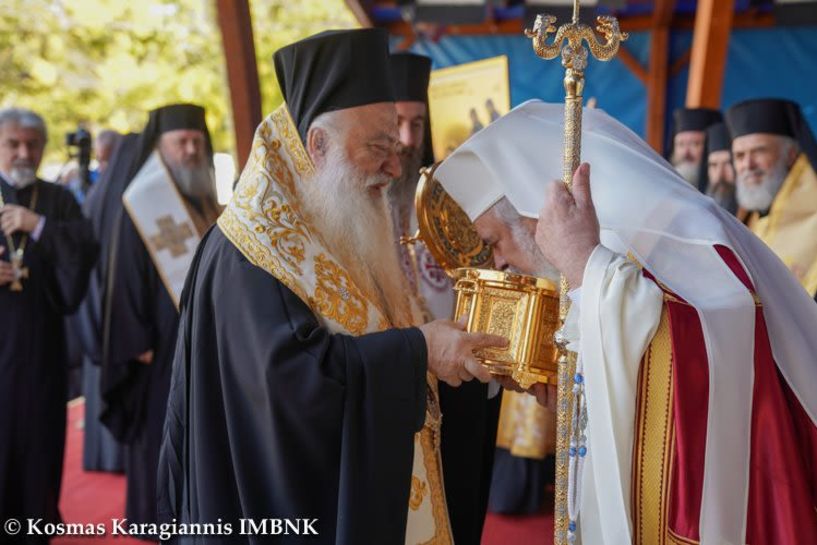 Το Ιερό Λείψανο του Αγίου Γρηγορίου του Παλαμά μετέφερε στο Βουκουρέστι, ο Μητροπολίτης Παντελεήμων