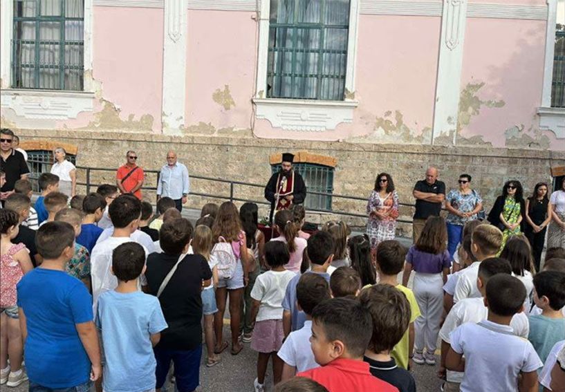 Με αγιασμό, παραλαβή βιβλίων και νέο σχέδιο  για τη διδακτέα ύλη ξεκίνησε χθες η σχολική χρονιά