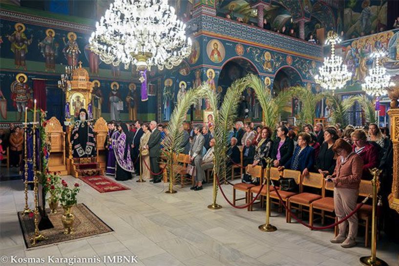 Πλήθος πιστών για τον Όρθρο της Μεγάλης Τετάρτης στον Ιερό Ναό του Αγίου Μηνά Ναούσης