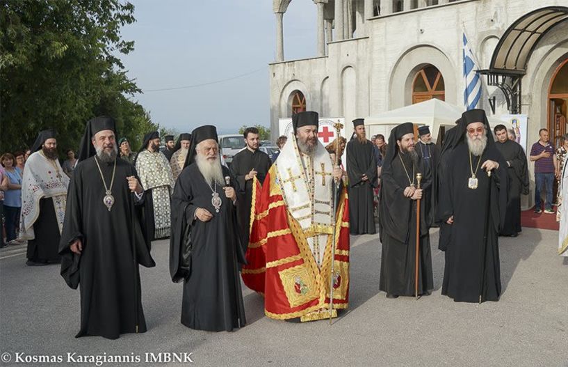 Λαμπρός εορτασμός του Αγίου Λουκά στην Παναγία Δοβρά. Πλήθος προσκυνητών για την άφθαρτη χείρα της Αγίας Μαρίας της Μαγδαληνής (ΒΙΝΤΕΟ)