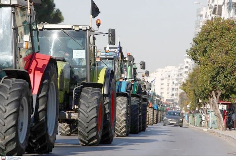 Διαμαρτυρία αγροτών στο πλαίσιο της 30ης Agrotica Εκατοντάδες τρακτέρ και οχήματα με πανό και μαύρες σημαίες, παρατάχθηκαν έξω από την ΔΕΘ -Νέα μέτρα και χρονοδιαγράμματα, από τον υπουργό Αγροτικής Ανάπτυξης
