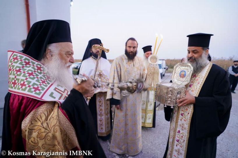 Με συγκίνηση υποδέχθηκαν τα Κύμινα την Τιμία Κάρα της Αγίας Μεγαλομάρτυρος Βαρβάρας