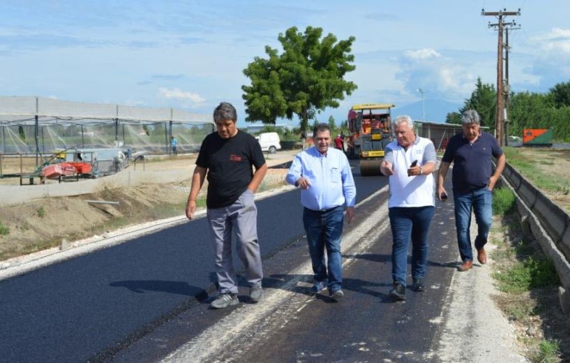 Κ. Καλαϊτζίδης: «Κάνουμε έργα σε όλη την Ημαθία χωρίς να διαχωρίζουμε μικρές ή μεγάλες περιοχές»  - ΑΣΦΑΛΤΟΣΤΡΩΣΕΙΣ ΣΤΟ ΑΓΡΟΤΙΚΟ ΟΔΙΚΟ ΔΙΚΤΥΟ ΤΟΥ ΔΗΜΟΥ ΑΛΕΞΑΝΔΡΕΙΑΣ