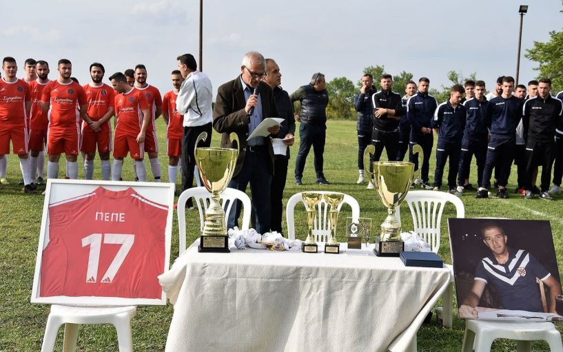 Βεργίνα. Τίμησαν τη μνήμη του Μάκη Αμπρικίδη-‘Πέπε’. Βραβεύθηκε ο πρωταθλητής Τριπόταμος και ο πρώτος σκόρερ Γ. Κίτσας 