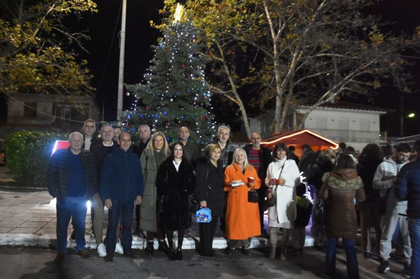 Φωταγωγήθηκε το Χριστουγεννιάτικο Δέντρο στην Ειρηνούπολη     Λαμπερή έναρξη της εορταστικής περιόδου στην Πλατεία Ζερβοχωρίου