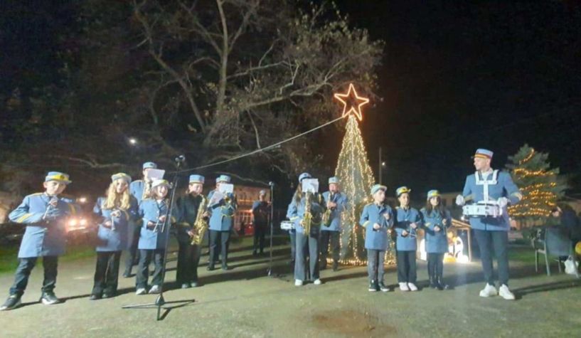Με λαμπρότητα η Φωταγώγηση του Χριστουγεννιάτικου Δέντρου στην Επισκοπή