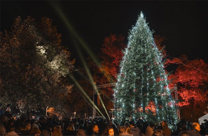 Την 1η Δεκεμβρίου το άναμμα  του Δέντρου στην πλατεία Εληάς Χριστουγεννιάτικες μελωδίες από την Φιλαρμονική, συναυλία του  Χάρη Βαρθακούρη και ζεστό glühwein