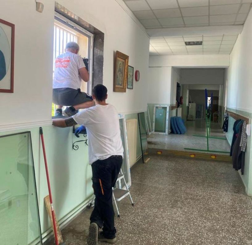 Ολοκληρώθηκαν οι εργασίες αντικατάστασης θερμοηχομονωτικών κουφωμάτων στο Δημοτικό Σχολείο Πολυπλατάνου