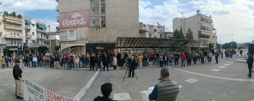 Στις Πλατείες Δημαρχείου και Ωρολογίου - Απεργιακές συγκεντρώσεις χθες στη Βέροια από εργαζόμενους και συνταξιούχους του δημόσιου και ιδιωτικού φορέα  -Διατράνωσαν την αντίθεσή τους στο νέο εργασιακό νομοσχέδιο της κυβέρνησης