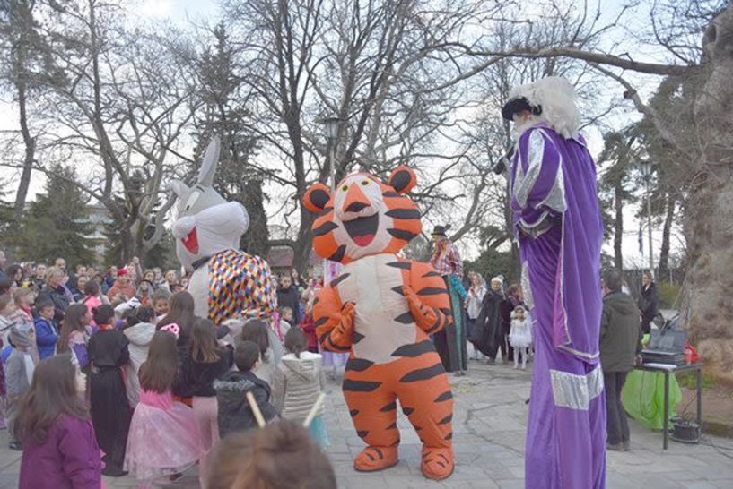 Πετυχημένο το «Καρναβάλι των χρωμάτων» στο Πλακόστρωτο του Δημοτικού Πάρκου Νάουσας