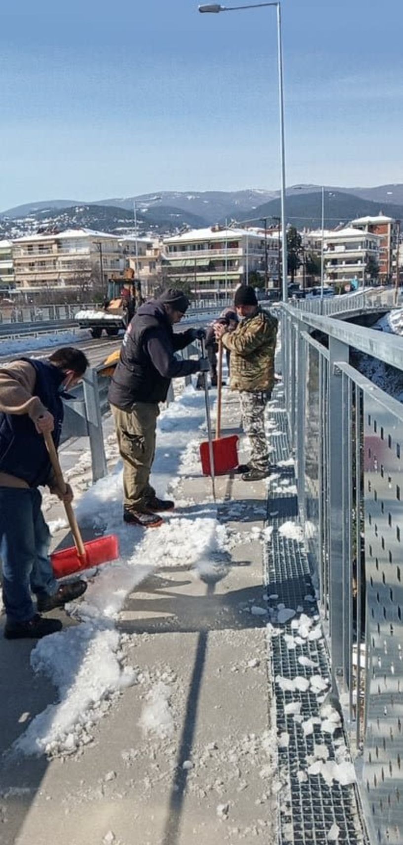 Με 82 άτομα προσωπικό συνολικά και 14 οχήματα ολοκληρώθηκε ο αποχιονισμός στο Δήμο Βέροιας (εικόνες - βίντεο)