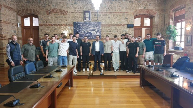 Οι πρωταθλητές Handball του ΦΕΡΩΝΑ στον Δήμαρχο Βέροιας