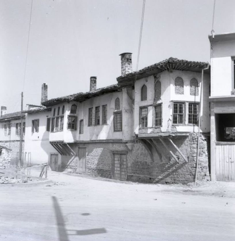 Όταν μαζί με τον παλιό χρόνο, έφευγε και η παλιά Βέροια - Του Χρήστου Μπλατσιώτη