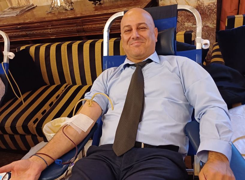 Έδωσε και το αίμα του στη Βουλή  ο Βασίλης Κοτίδης!
