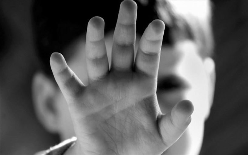 182 παιδιά κάτω των τριών ετών σε ιδρύματα λόγω… κακοποίησης