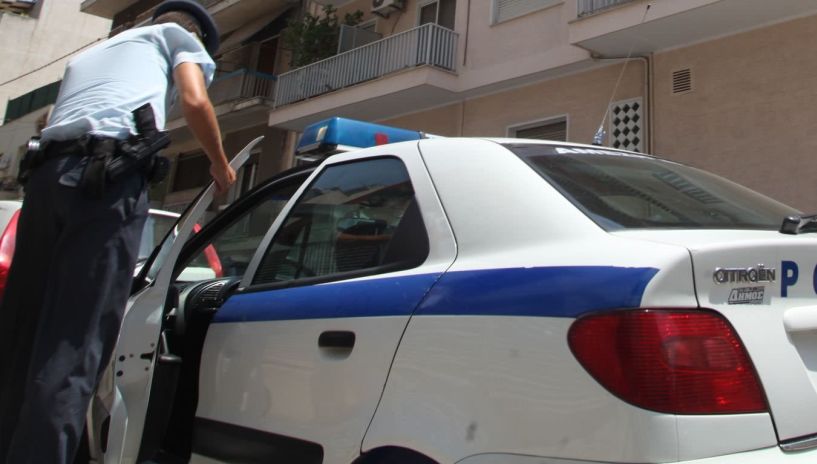 35χρονος αφαίρεσε αντικείμενα αξίας 2.500 ευρώ από όχημα 64χρονου στη Βέροια