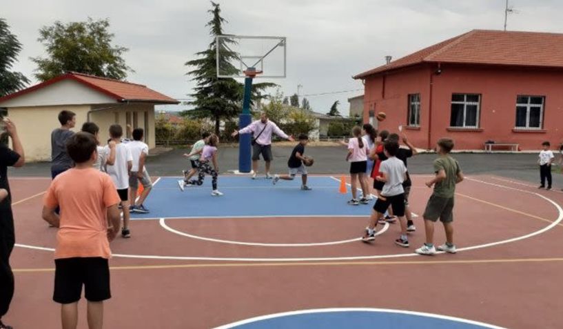 Πραγματοποιήθηκαν οι αθλητικές δραστηριότητες στο πλαίσιο της 23ης  ημέρας σχολικού αθλητισμού στο Δ.Σ. Αγίας Βαρβάρας