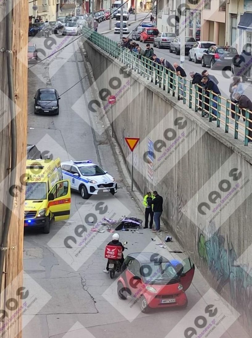 Σοβαρό τρακάρισμα κάτω από το Τζαμί στο κέντρο της Βέροιας! (Φωτό, Βίντεο)