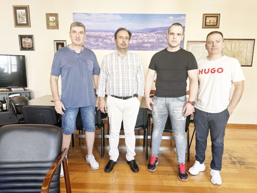 Τον αθλητή του Kick Boxing, Αντώνη Κατσουγιαννόπουλο, συγχάρηκαν για την νίκη του, Δήμαρχος Βέροιας και Αντιδήμαρχος Αθλητισμού