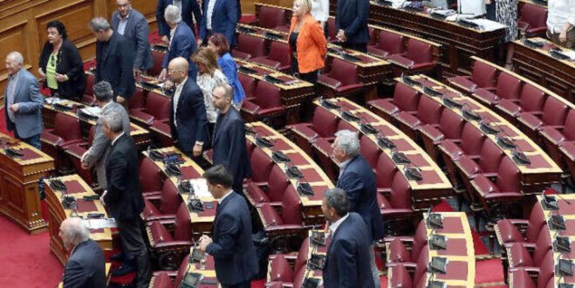 Με 177 ψήφους πέρασε η τροπολογία για την τρίμηνη αναστολή υποβολής αιτήσεων ασύλου