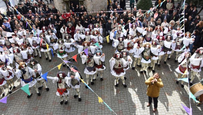 Ξεκίνησε στη Νάουσα  το μοναδικό δρώμενο «Γενίτσαροι και Μπούλες»