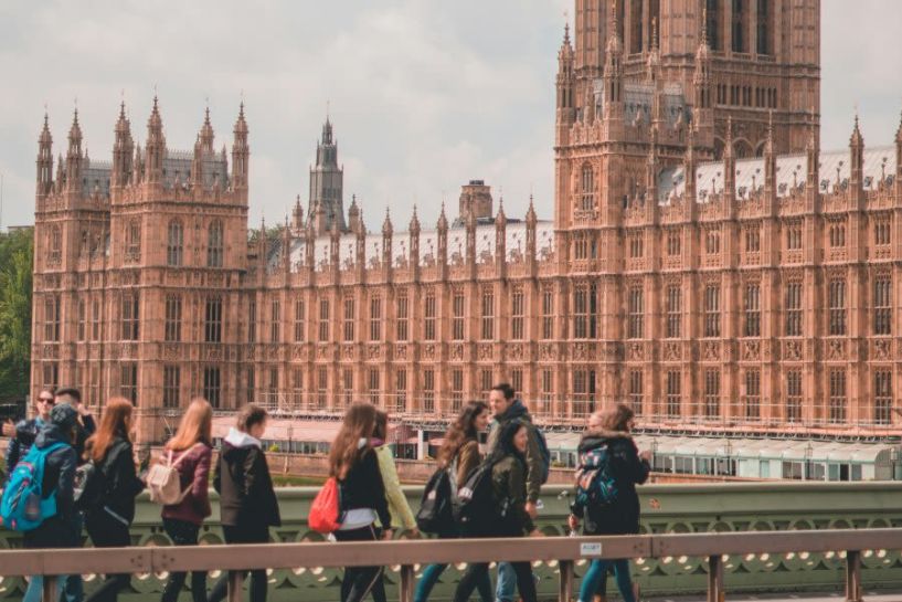 Η Βρετανία επιστρέφει στο Erasmus από το 2027