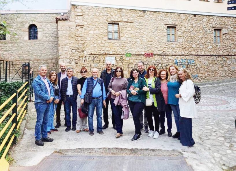 Διευθυντές δημοτικών σχολείων της Βέροιας, περιηγήθηκαν με τον Μάκη Δημητράκη σε ιστορικά μνημεία και παραδοσιακές γειτονιές της πόλης