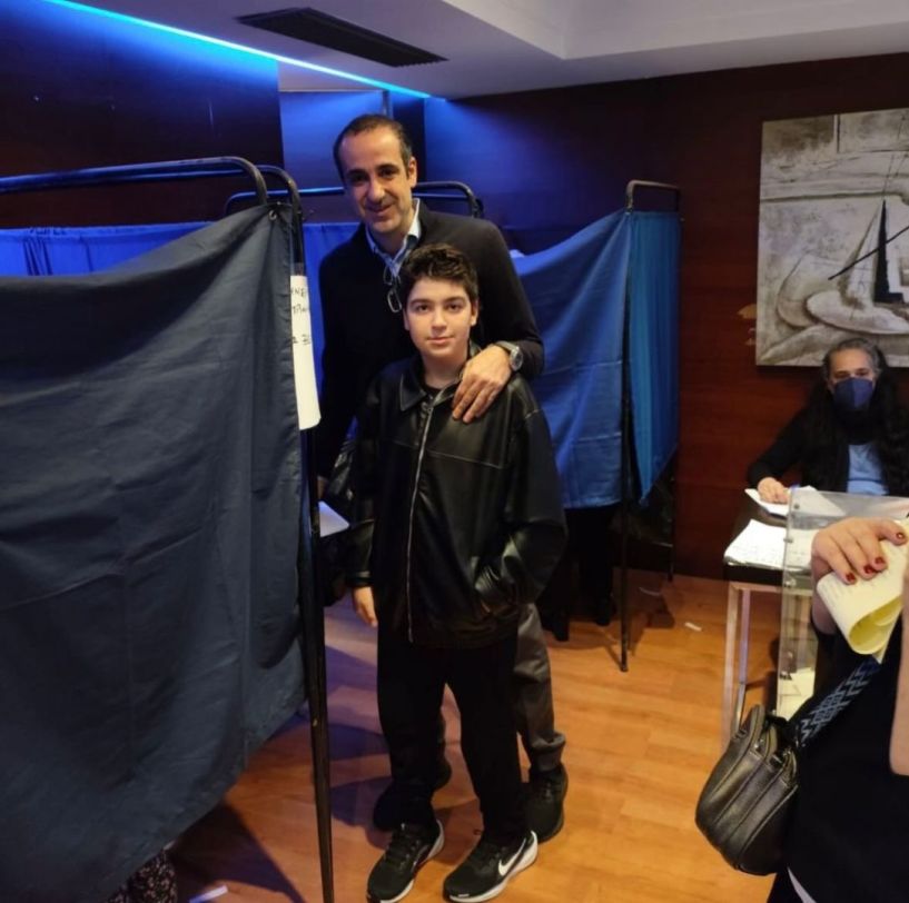 Ο Γρηγόρης Δημητριάδης ψήφισε στις εσωκομματικές εκλογές της ΝΔ μαζί με τον γιο του - Η ζεστή ανάρτηση