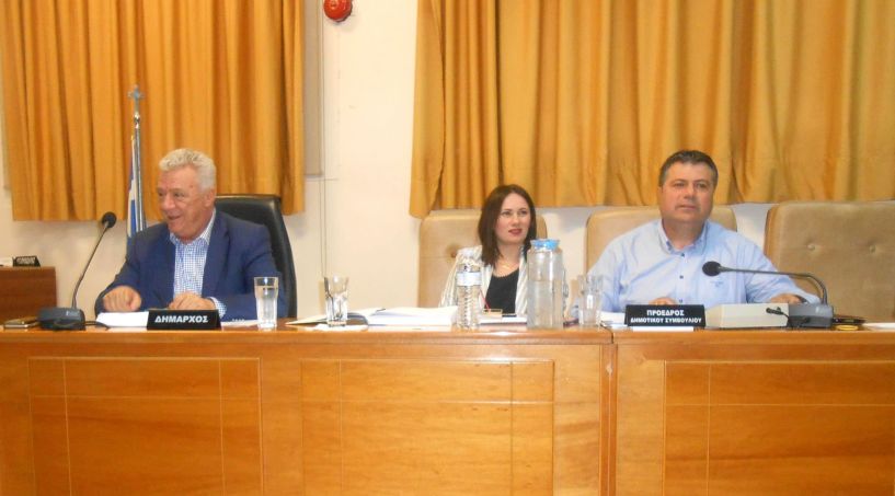 Δημοτικό Συμβούλιο Αλεξάνδρειας: Συγχαρητήρια, ευχές αλλά και «καρφιά» στην πρώτη συνεδρίαση μετά τις εκλογές