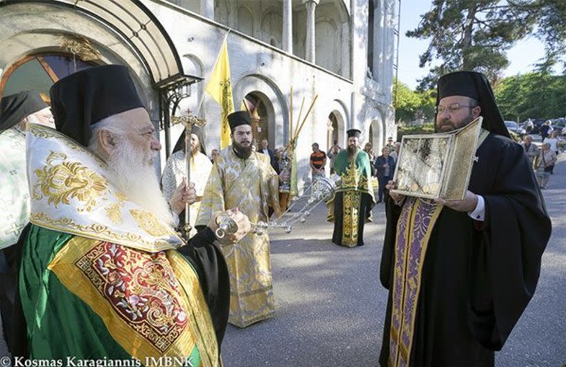 Πλήθος προσκυνητών για τον Τίμιο Σταυρό στον Άγιο Λουκά της Ι. Μ. Παναγίας Δοβρά (ΒΙΝΤΕΟ)