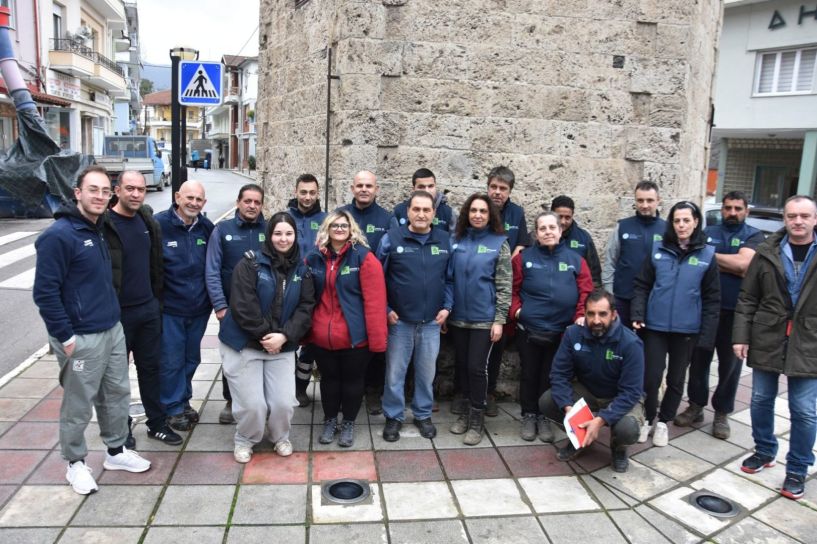 Δωρεά αμάνικων μπουφάν εργασίας στους υπαλλήλους Πρασίνου του Δήμου Νάουσας