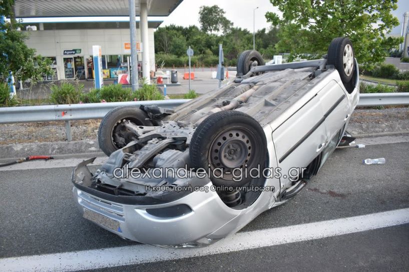  Ανατροπή αυτοκινήτου στα ΣΕΑ Πλατάνου - Στο νοσοκομείο ο οδηγός (φωτογραφίες)