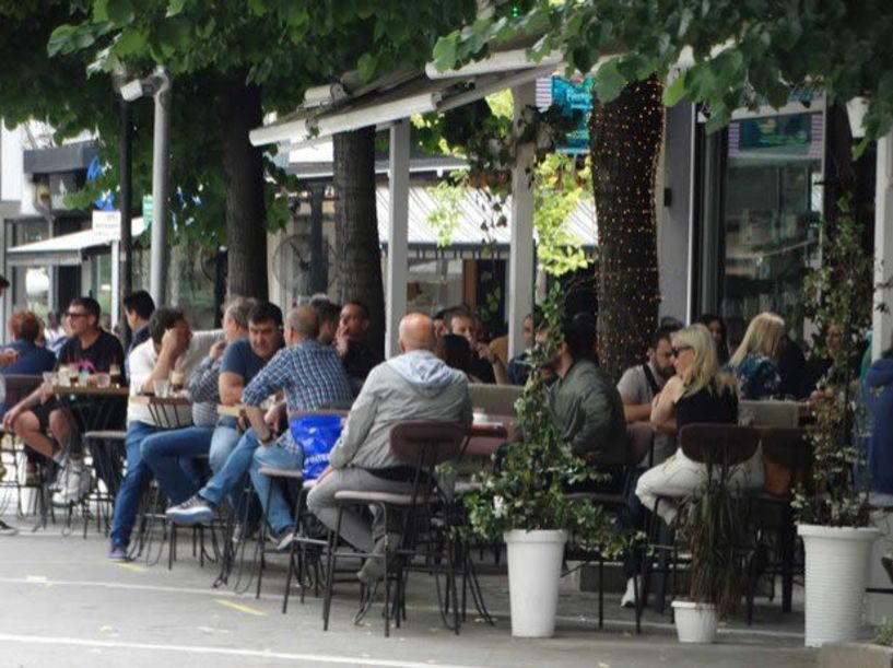 Στον πάγο τα νέα μέτρα από 15 Ιουλίου - Ανατροπή για την είσοδο σε μπαρ, καφέ και εστιατόρια