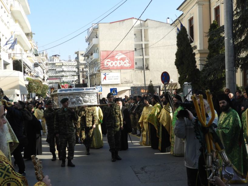 Με πολύ κόσμο και λαμπρότητα η Βέροια τιμά τον Πολιούχο της Άγιο Αντώνιο (φωτο)