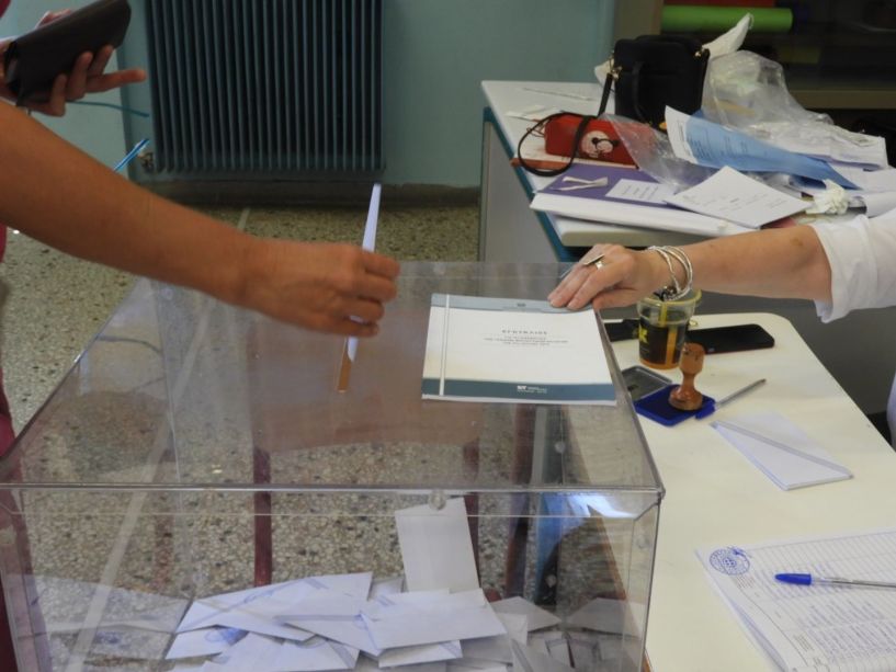 Αυξημένη από το πρωί η προσέλευση ψηφοφόρων στα εκλογικά Τμήματα της Βέροιας