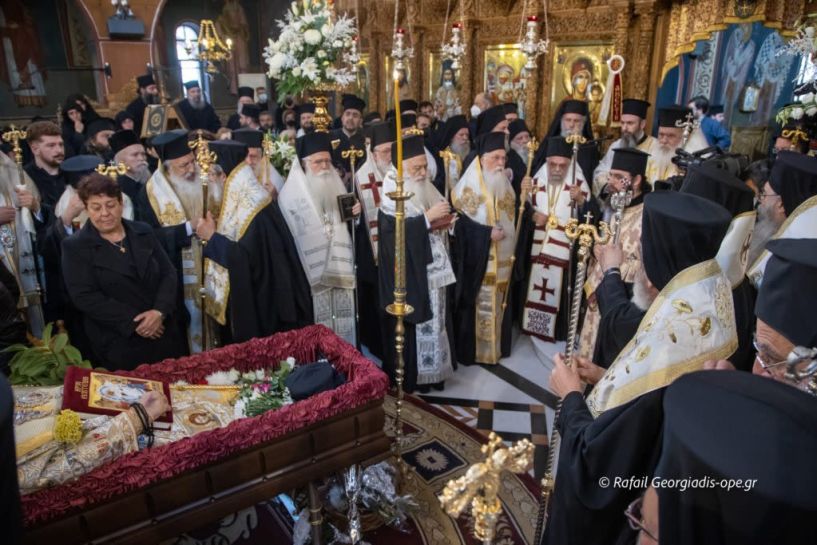 Η εξόδιος του μακαριστού Μητροπολίτη Δράμας κυρού Παύλου