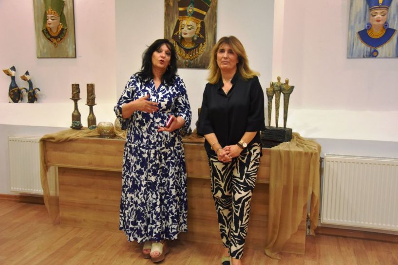 Με μεγάλη επιτυχία πραγματοποιήθηκαν τα εγκαίνια της έκθεσης Ντεκουπάζ  και Mixed Media των Εικαστικών Εργαστηρίων του Δήμου Νάουσας