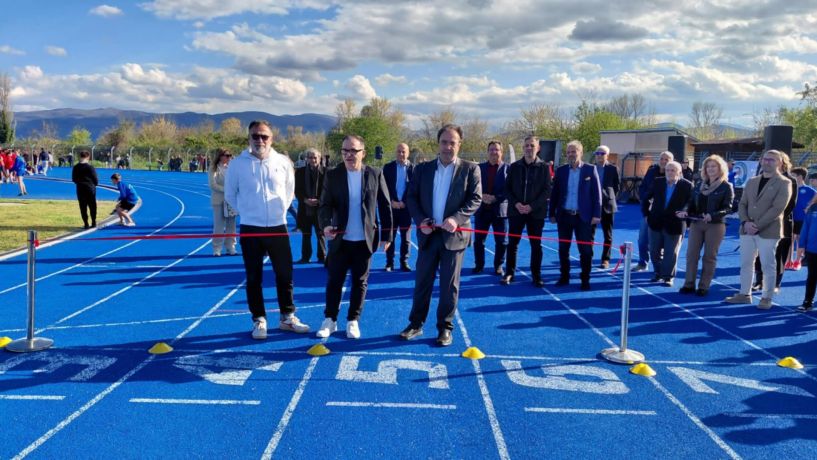 Εγκαινιάστηκε το έργο «ΑΝΤΙΚΑΤΑΣΤΑΣΗ ΤΟΥ ΕΛΑΣΤΙΚΟΥ ΣΥΝΘΕΤΙΚΟΥ ΤΑΠΗΤΑ ΤΟΥ ΣΤΙΒΟΥ ΣΤΟ ΔΗΜΟΤΙΚΟ ΓΥΜΝΑΣΤΗΡΙΟ Δ.ΒΙΚΕΛΑΣ ΕΠΙΦΑΝΕΙΑΣ 9.000μ2»