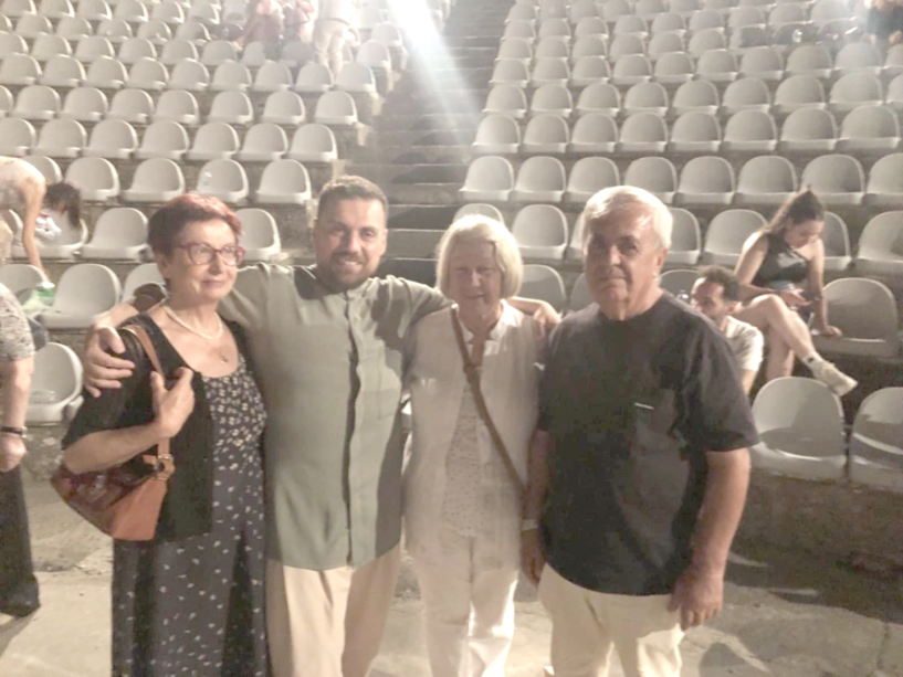 Απόλαυσαν τον γιό τους στη συναυλία του Άλσους, οι γονείς του Θέμη Καραμουρατίδη