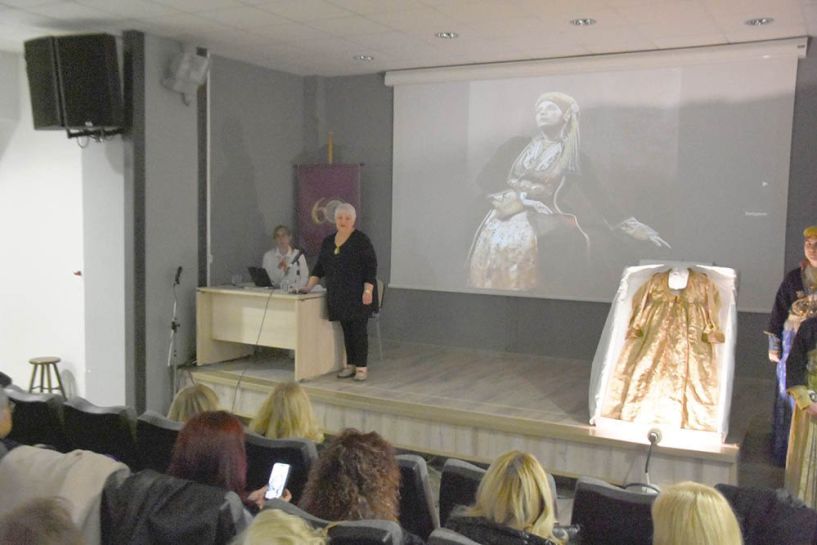 Με μεγάλη επιτυχία πραγματοποιήθηκε η εκδήλωση «Όταν τα υφάσματα αφηγούνται…» στη Νάουσα