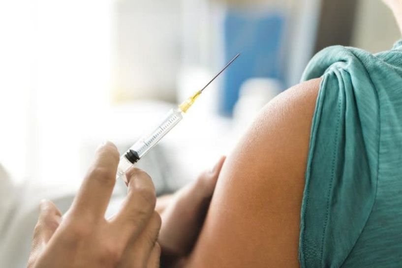 Ανοίγει η πλατφόρμα για κατ’ οίκον εμβόλιο - Αυθημερόν ραντεβού από την Τρίτη