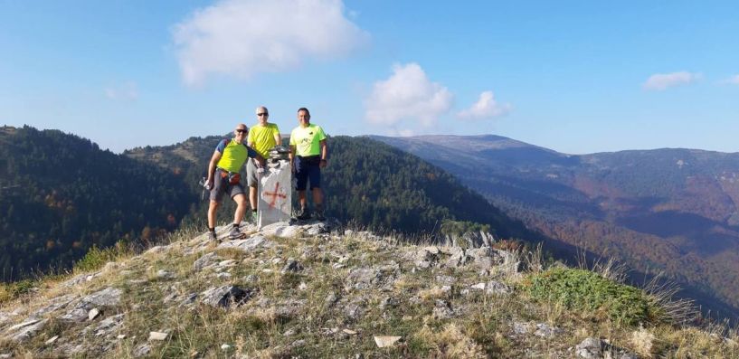 Οι Ορειβάτες του ΕΟΣ Νάουσας στα Πιέρια, στην κορυφή Κτένι