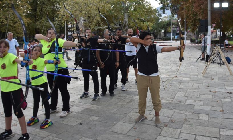 Επίδειξη Τοξοβολίας στο Πλακόστρωτο του Δημοτικού Πάρκου Νάουσας